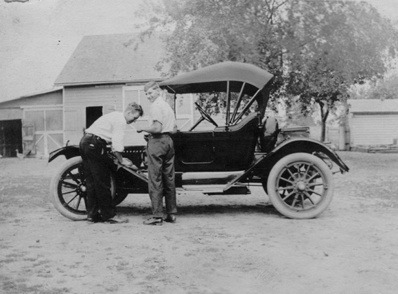 Joe W and Bill Gordon Sep 5, 1915