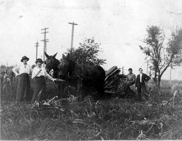 Joe W and Filaske family Sep 5 1915