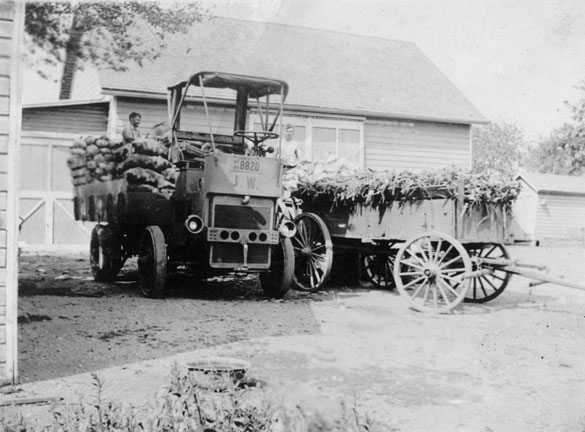 Joe & Bill Gordon loading John's Speedwekk truck