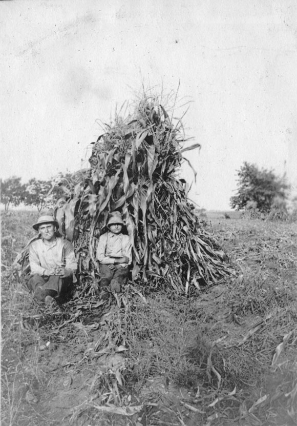 Len & Bill Gordon resting Sep 1915